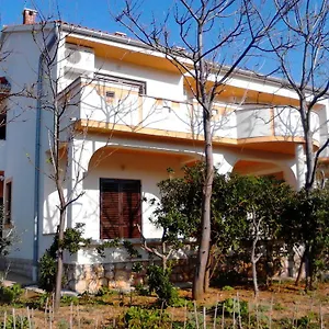 apartments-kresimir-pag.hotelinzadar.com/